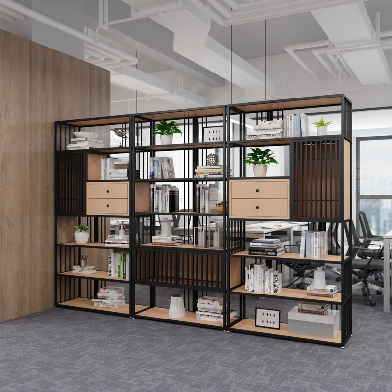 Ufficio minimalista nordico con ripiano divisorio per libreria a cassetti