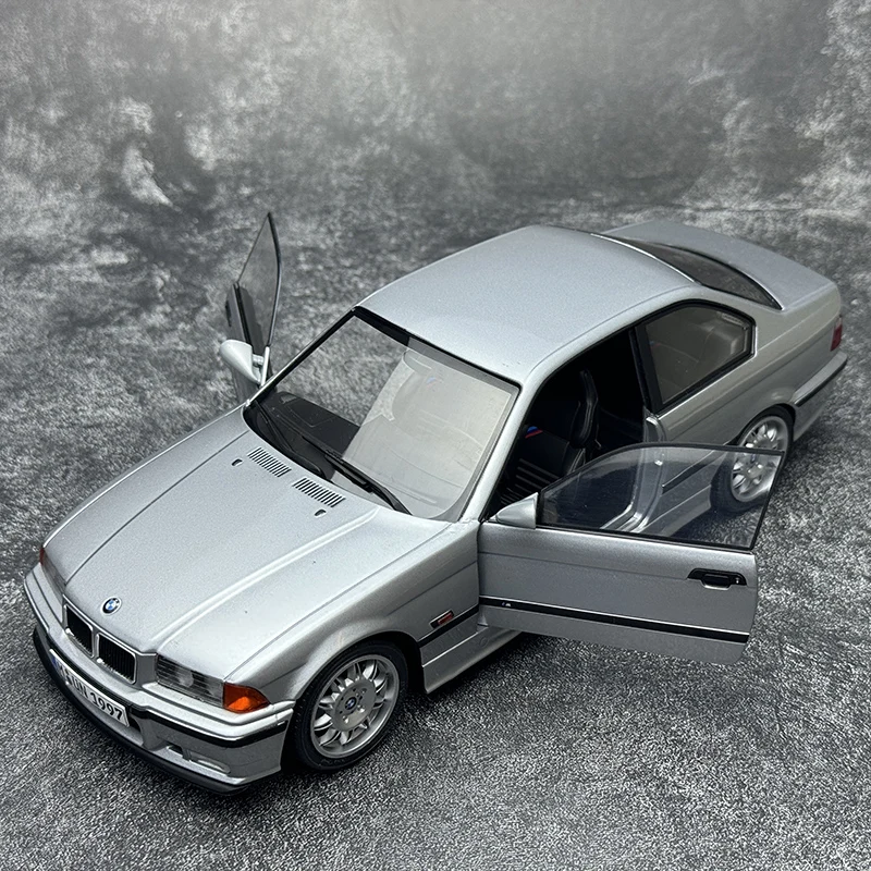 1:18 BMW M3 E36 COUPE 1990 diecast alloy simulation model, children\'s collection of decorative toys, holiday gifts for children.