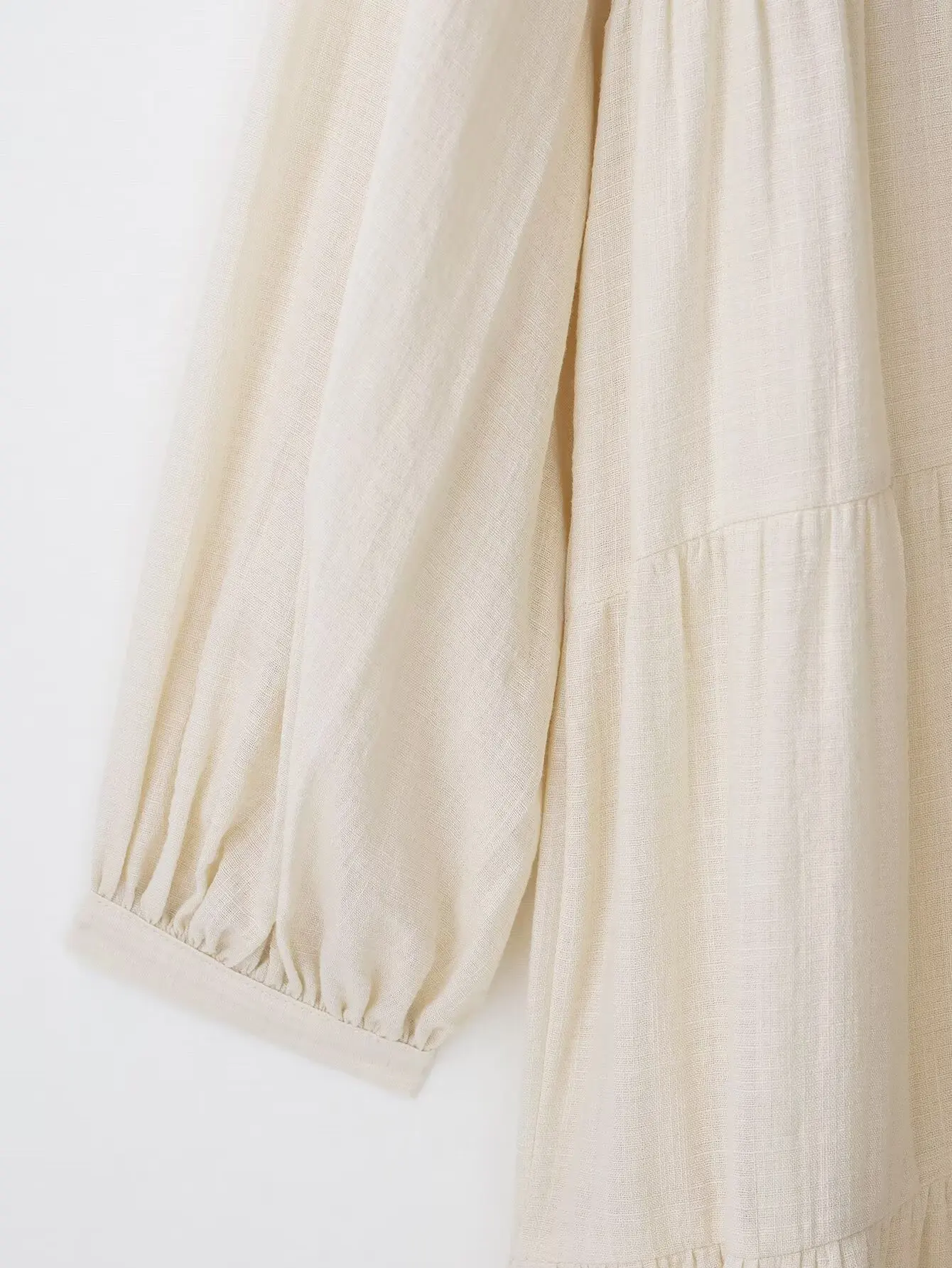 2025RARA صيف جديد للمرأة عادية بسيطة موضة الخامس الرقبة مطوي التطريز الربط فستان قصير بأكمام طويلة