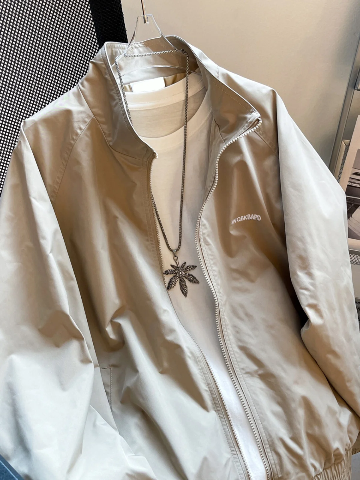 

Куртка-пальто мужская больших размеров: желтая, красная, зеленая, белая, синяя, серая, темно-синяя, черная, золотая, серебряная, фиолетовая. Всесезонная (осень, зима, весна, лето, демисезон).