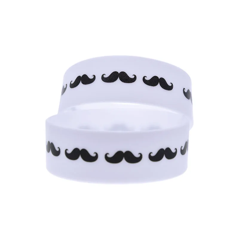 25 Stück 2,5 cm breite weiße Silikonarmbänder im Hip-Hop-Stil mit aufgedrucktem Schnurrbart-Logo, für Gruppenveranstaltungen, Souvenirs, Handbänder – Detail 5