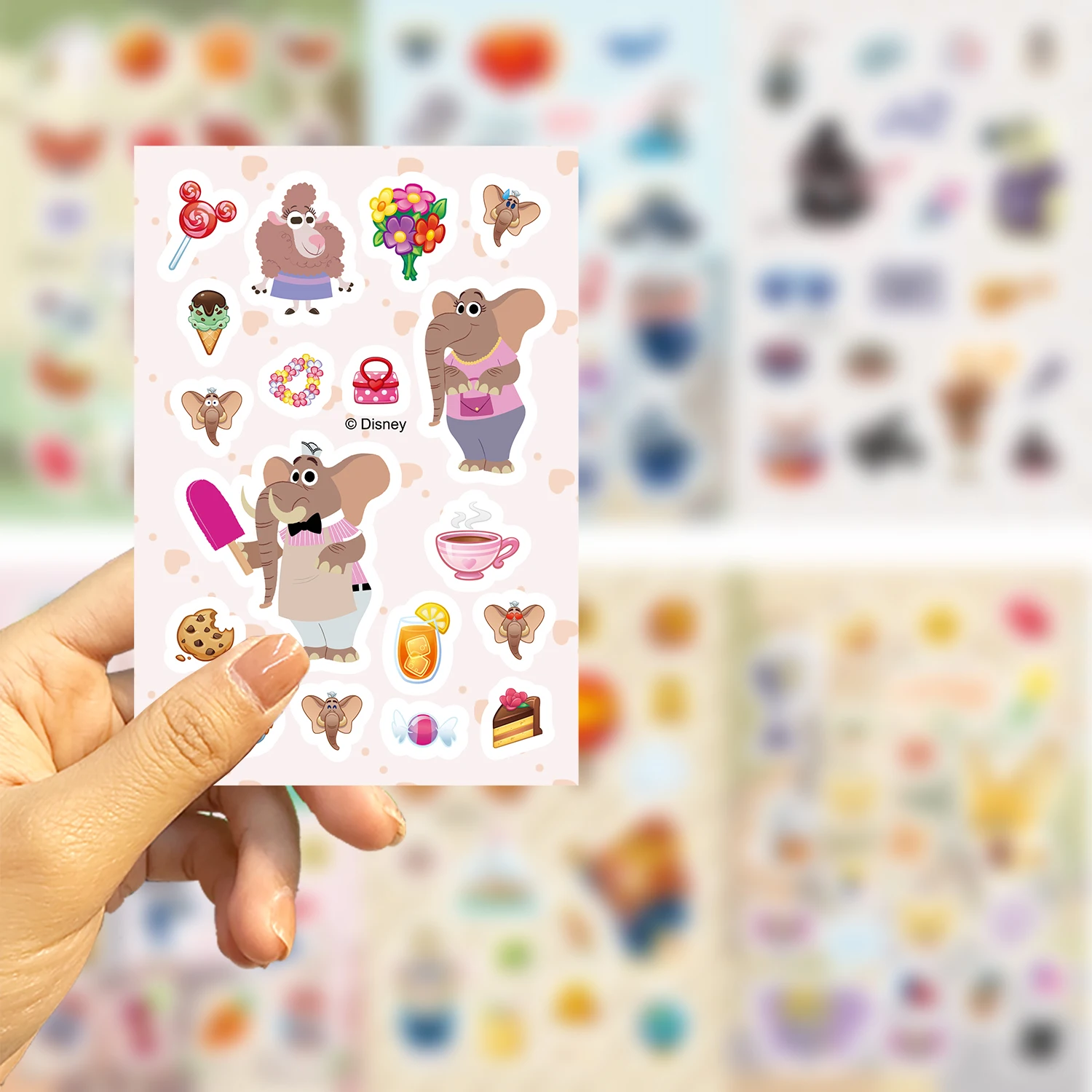 8 قطع من ملصقات Zootopia للمذكرات والكمبيوتر المحمول والأمتعة ولوح التزلج وملصقات كرتونية ممتعة لتزيين الهدايا الكلاسيكية