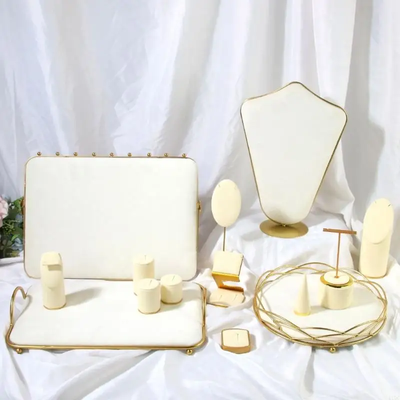 Jewelry Stand With Metal Frame And Heart For Professional Necklace Exhibition