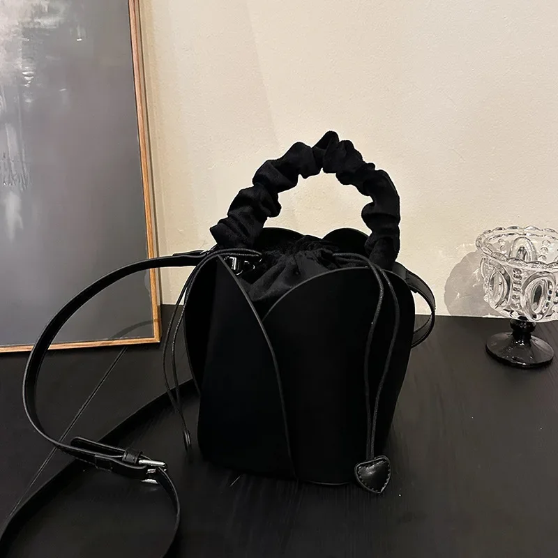 

Genuine Leather Petal Bucket Bag - 2025 Korean Retro, Floral Embroidery Shoulder/Crossbody