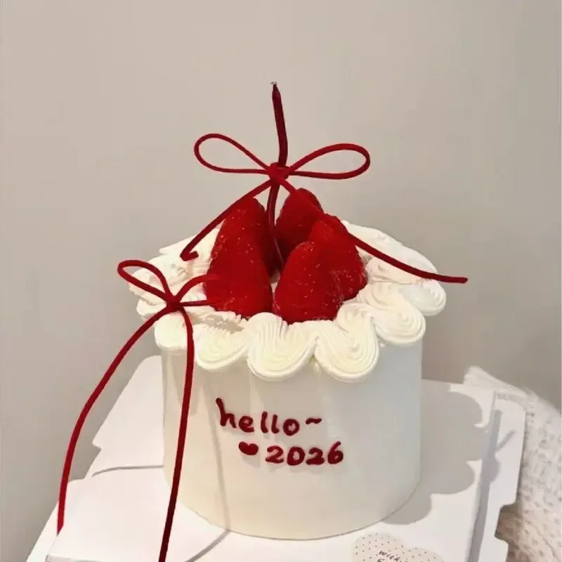 4-inch Pink Strawberry Mini Plastic Simulation Birthday Cake Model Decoration Showcase Dessert Sample Display Photography Props