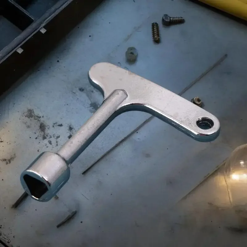 مفتاح ربط عالمي متعدد الأغراض مصنوع من سبيكة للقطارات والكهرباء والمصاعد والخزائن