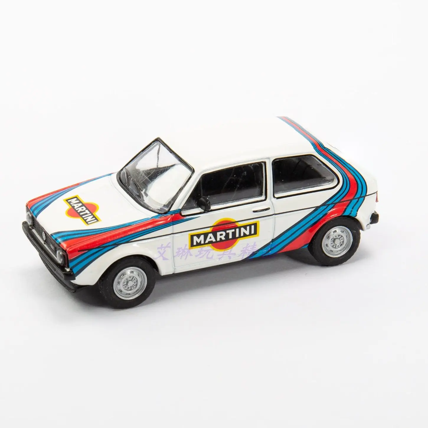 

Schuco 1:64 Golf I Martini легкосплавный автомобиль, литье под давлением и игрушечный транспорт, миниатюрная масштабная модель автомобиля для детей