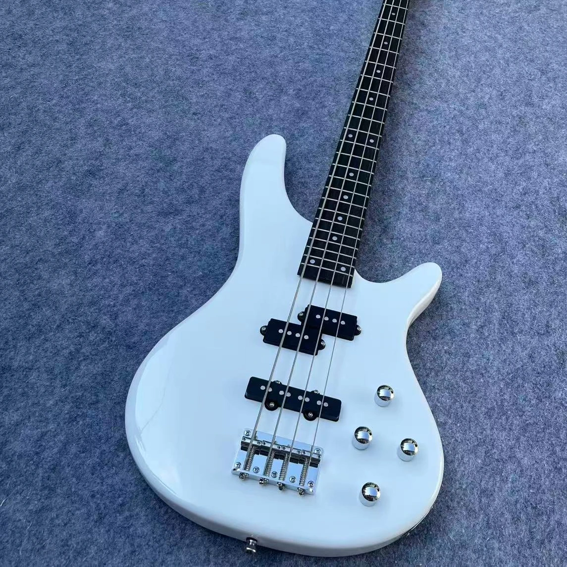 PB‑Style 4‑String Electric Bass Pearl White Gloss Finish Maple Neck Rosewood Fretboard Dual PB Pickups Chrome Bridge Funk Jazz