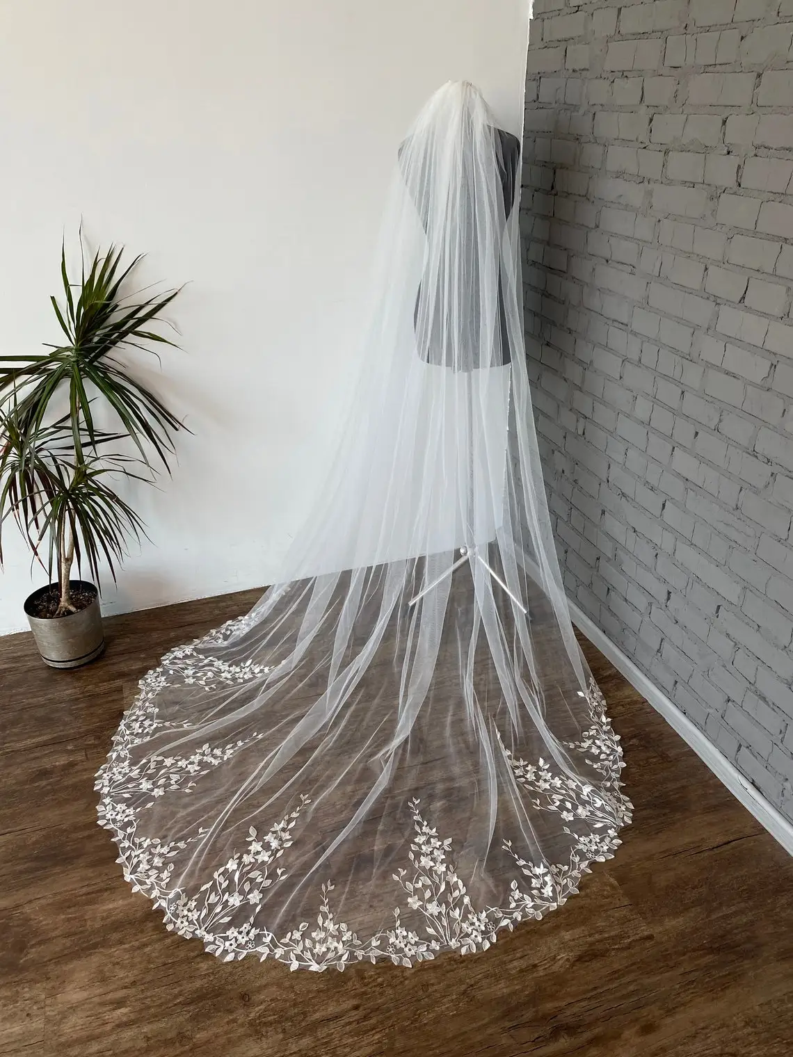 Wedding Cathedral Veil Fingertip Lace Leaf Bridal Chapel Length Long Veils Bride Accessories