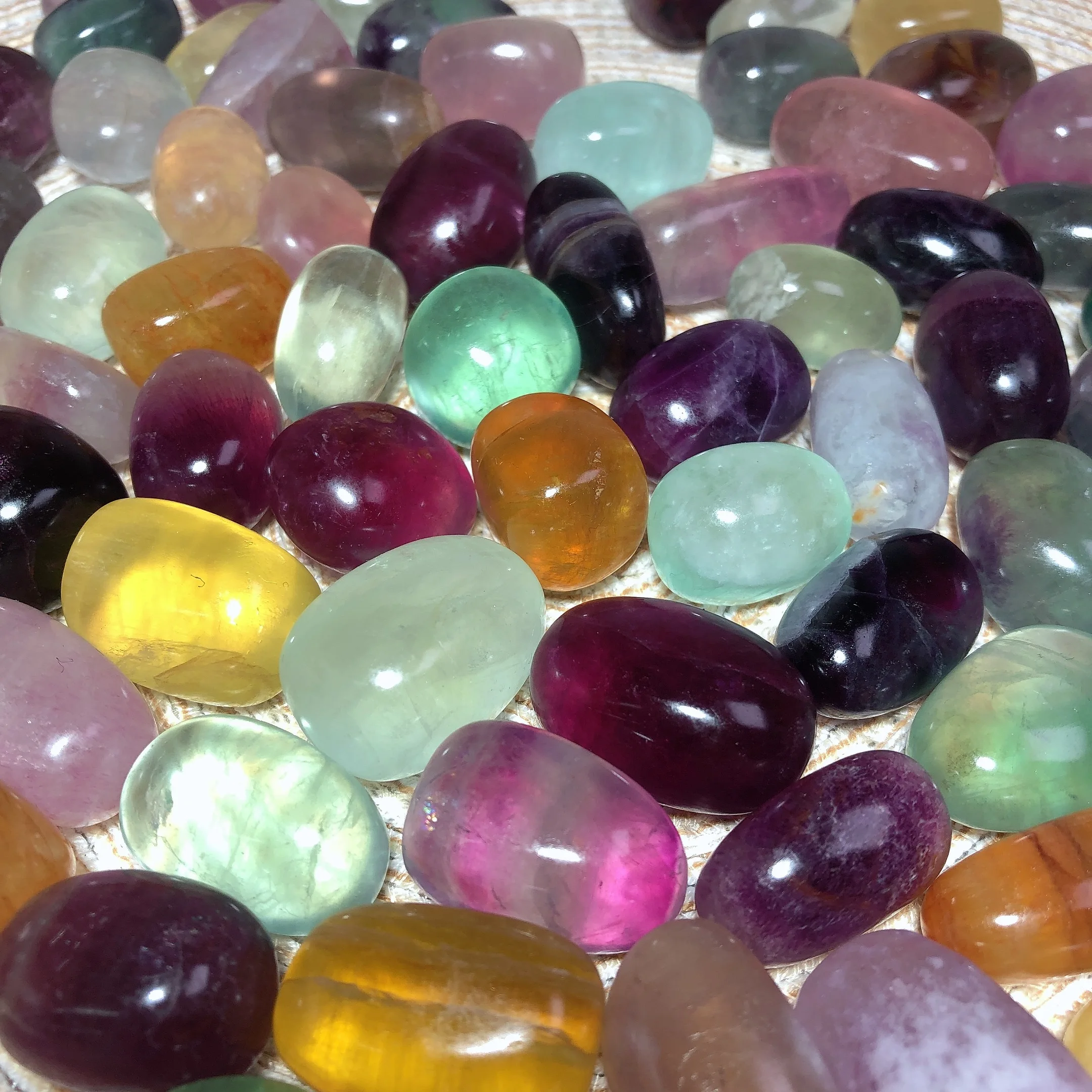 

Natural Crystals Candy Fluorite Tumble Colorful Reiki Healing High Quality Gemstone Wholesale Energy Gift Mineral Ore