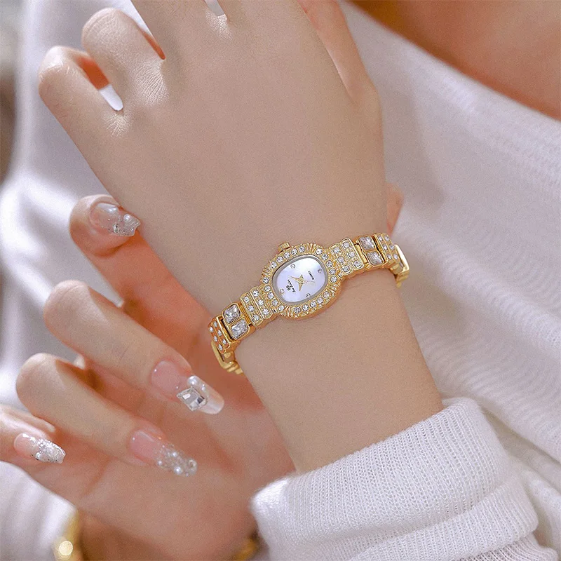 Orologi da donna con diamanti di lusso leggeri Design unico di fascia alta Squisito braccialetto con temperamento retrò Orologio da polso al quarzo Orologio regalo