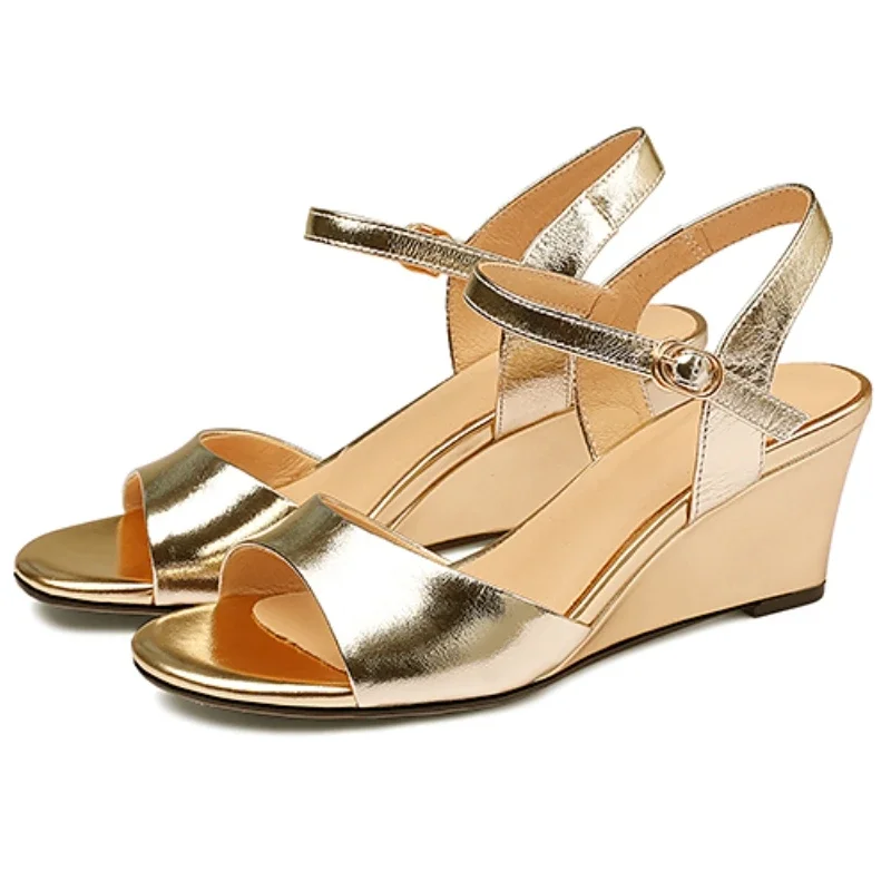 

Роскошные женские сандалии на танкетке, летняя обувь, коллекция 2024, шлепанцы на танкетке и высоком каблуке, обувь золотого, серебряного цвета, удобная обувь для девочек