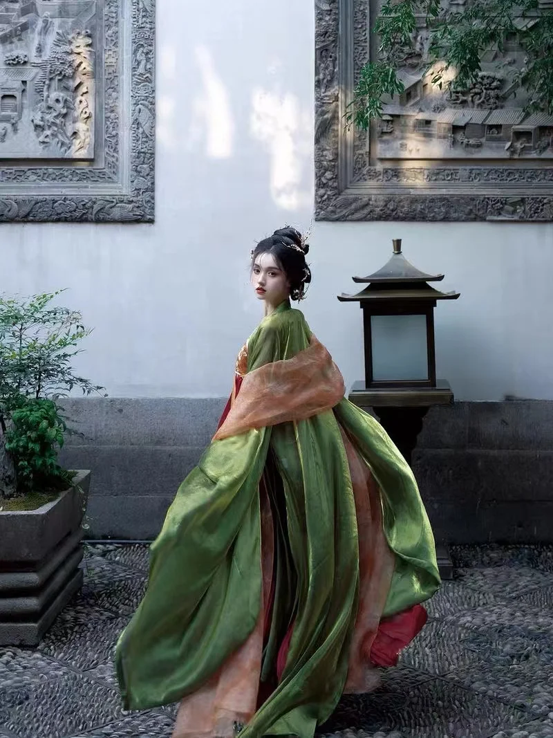 Tradycyjna damska spódnica Hezi w kontrastowych kolorach czerwieni i zieleni, vintage, starożytne ubrania dla dziewcząt, oryginalna sukienka Hanfu z oryginalnymi złotymi haftami.