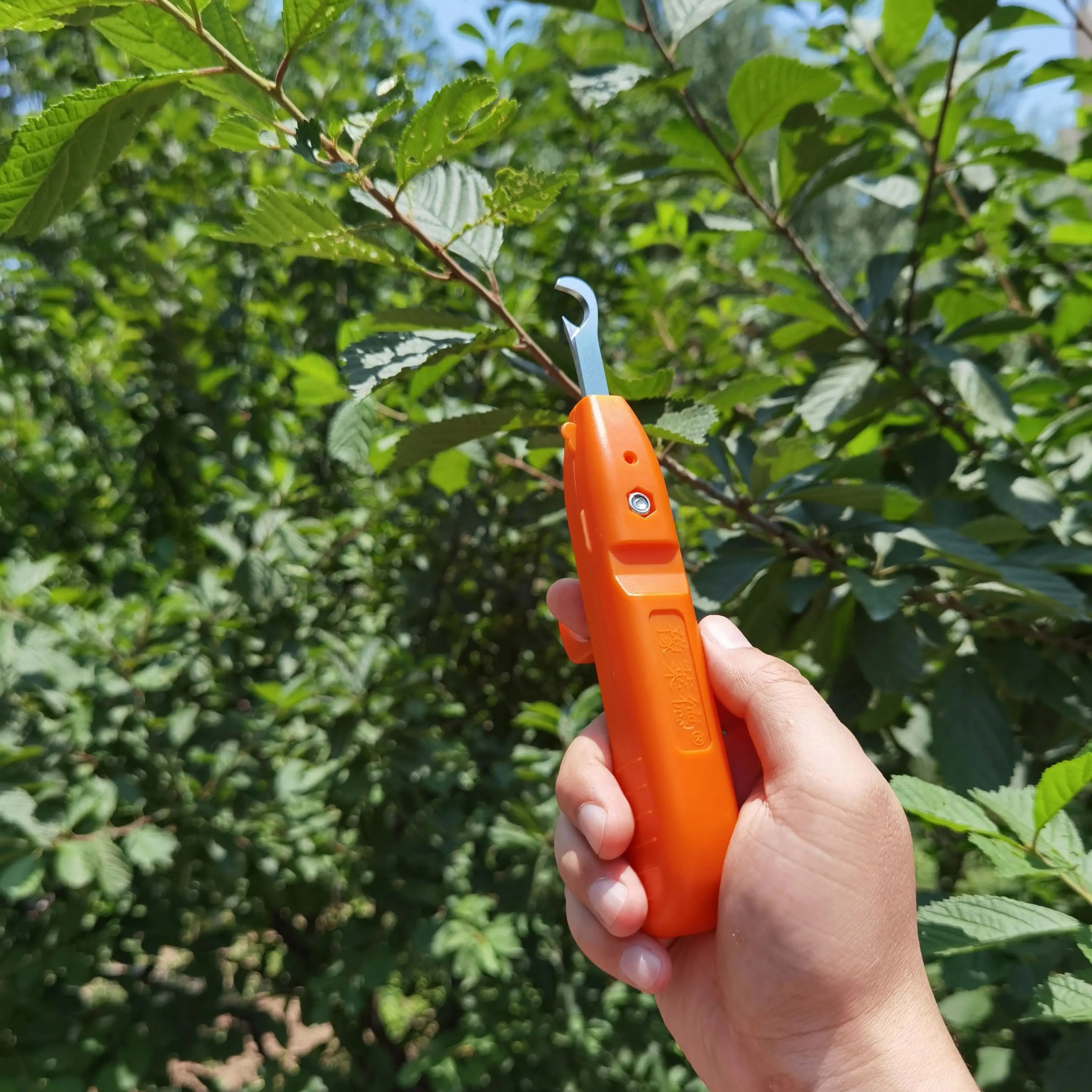 Durable Metal Multi-functional Hand Picking Tool For Agricultural Harvest Gardening Pruning Home Garden