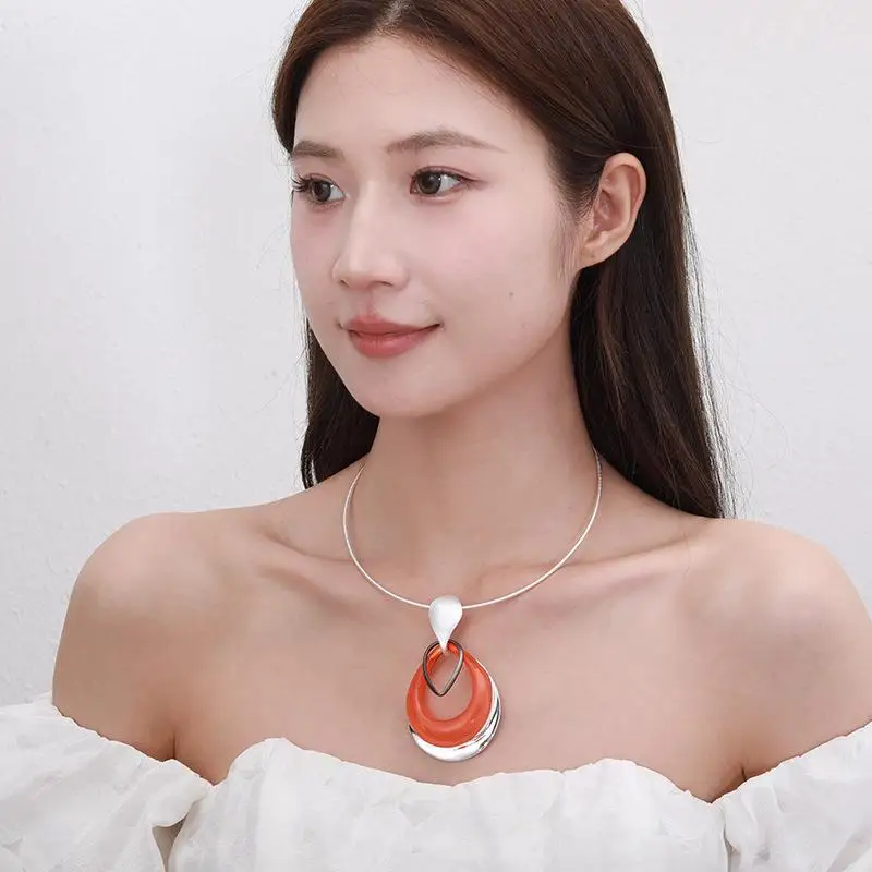 collana-da-donna-con-ciondolo-geometrico-alla-moda-gioiello-versatile-a-forma-rotonda-accessorio-piccolo-popolare-transfrontaliero