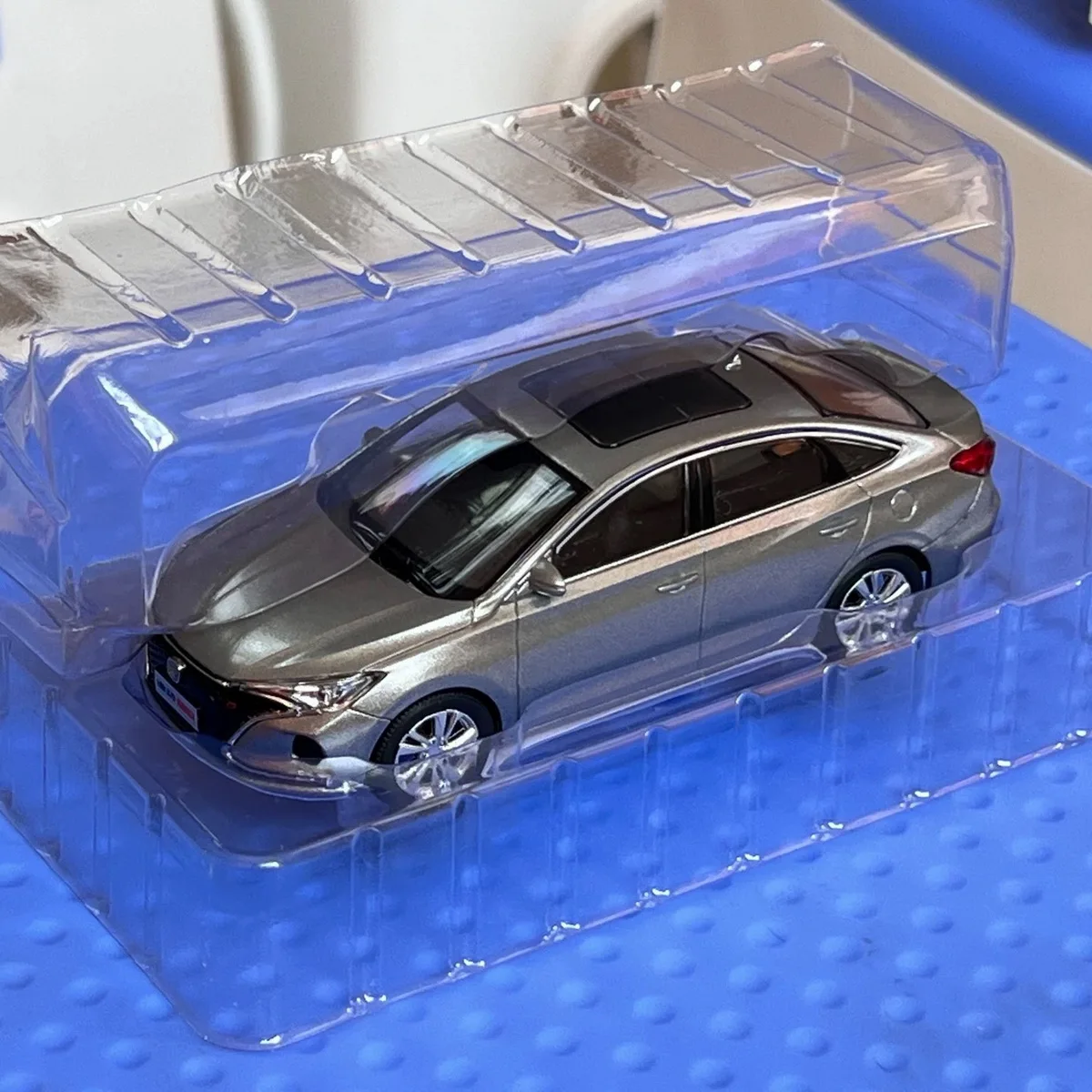 

Пластиковая модель автомобиля EADO PLUS, украшение Changan, металлическая копия кубическим отверстием, коллекционная коллекция для взрослых, подарок для мальчиков, красный, серый, 2020: 1:43