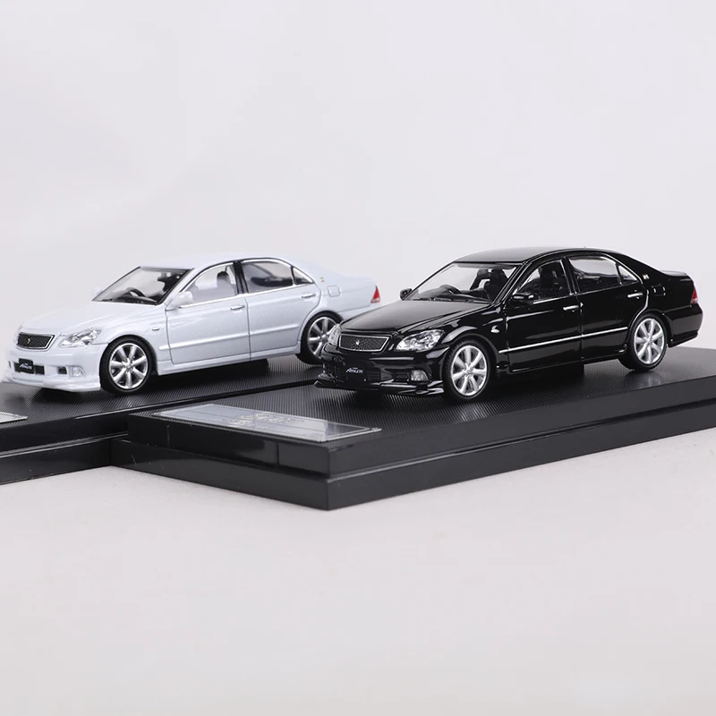 

ZOOM 1:64 Crown Athlete Alloy Model Car