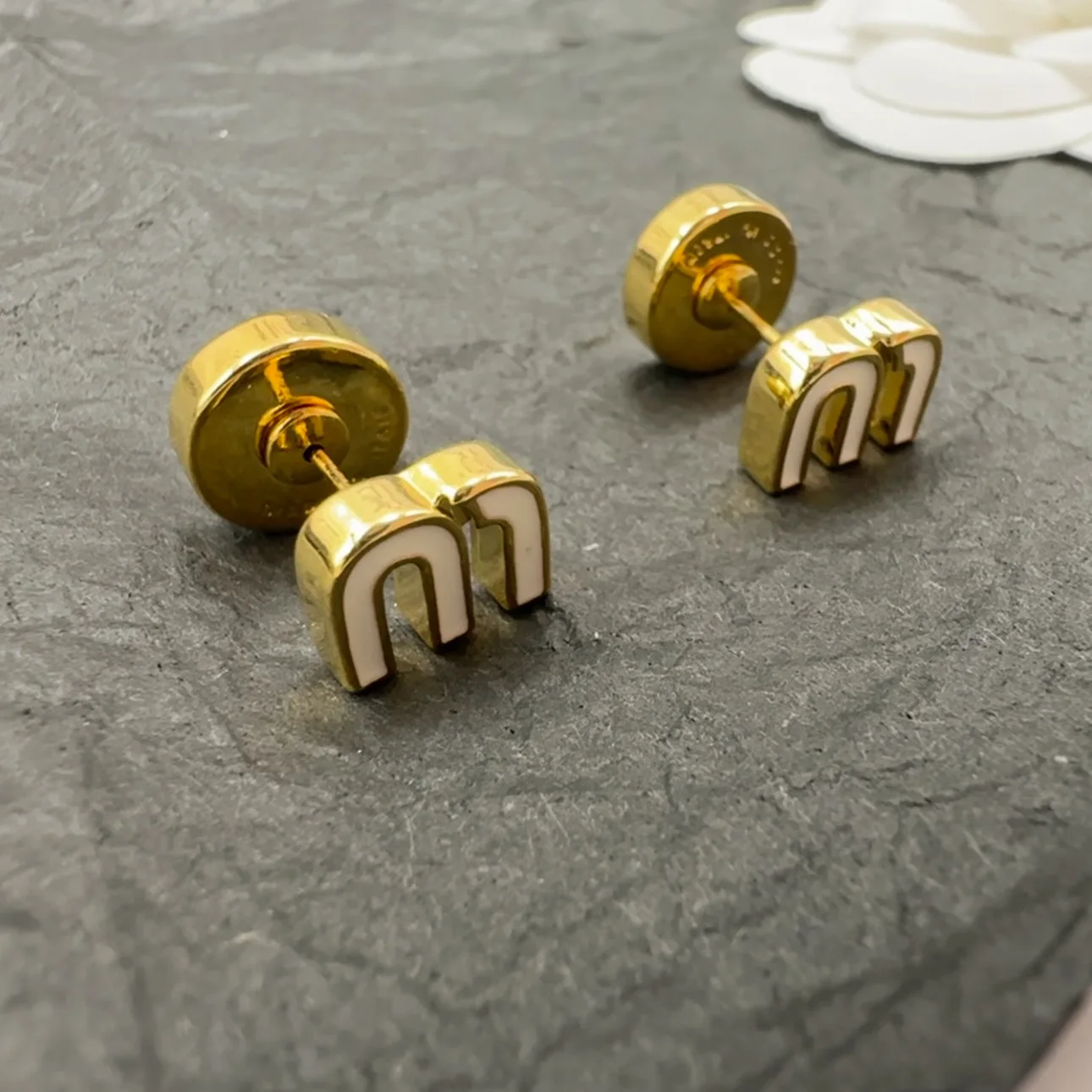 الأقراط الملونة انخفض الأبجدية المزجج المينا للنساء ، درجة عالية ، الضوء ، الفاخرة ، صغيرة ، رائعة ، تصميم فريد من نوعه