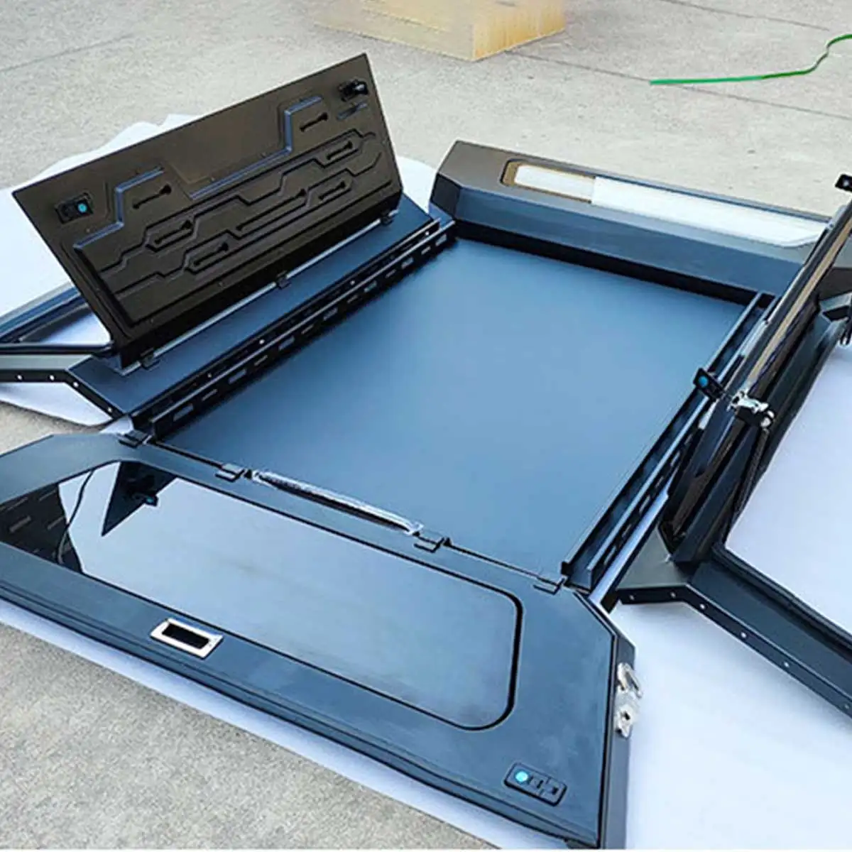 Extreme:High Hard Top Steel Retractable Folding Waterproof Camper Shell Tonneau Cover Truck Topper Compatible for Jeep Gladiator 4