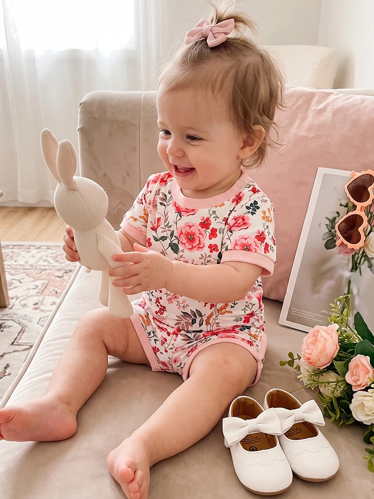 1 Set of Baby Girls' Short-Sleeved Shorts Set with Pink Floral Pattern, Suitable for Daily Wear