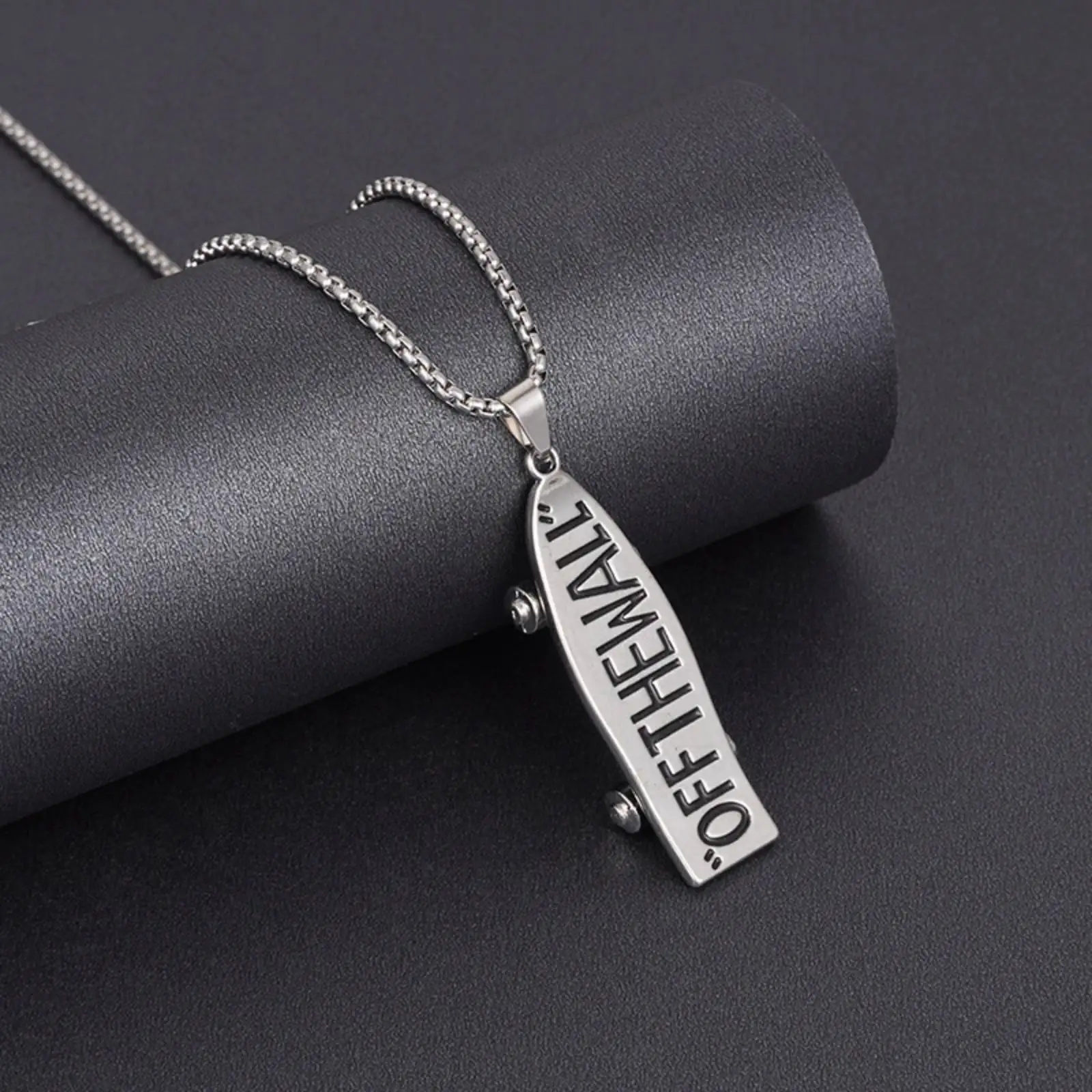 Skateboard-Anhänger-Halskette für Frauen und Mädchen, Geschenk, Hip-Hop-Edelstahl, Schmuckzubehör – Detail 2
