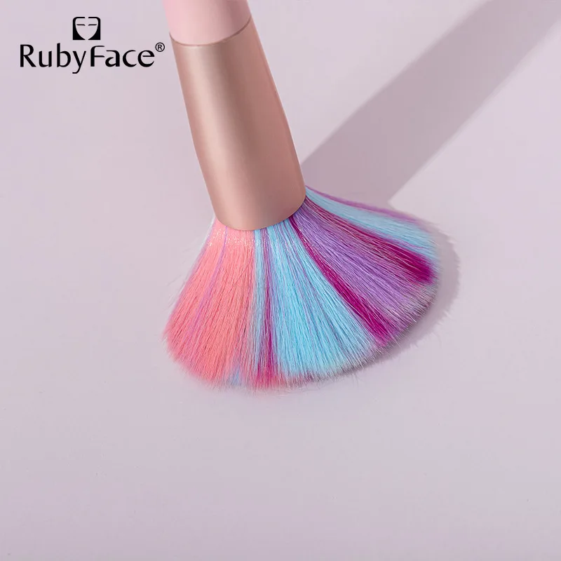 Beauty Colorful Tricolor Makeup Brush for Cosmetics Foundation Blush Powder Eyeshadow Makeup Brush Tool Soft Makeup Brushes