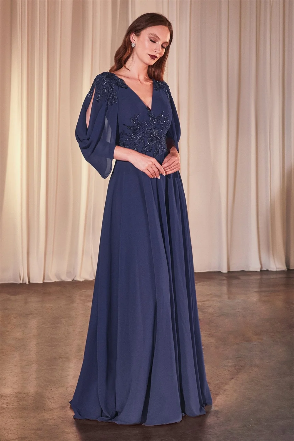 Off-the-shoulder V-Neck Mother of the Bride Dresses Lace Appliques Long Sleeves Backless Ball Gowns A-line Long Evening Gowns