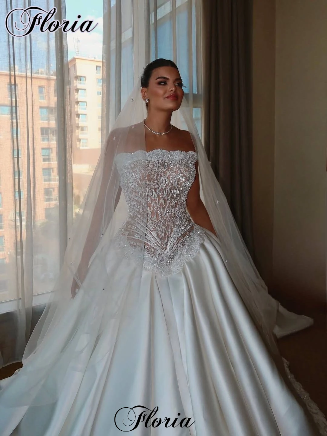 2026 New Elegant White Wedding Dresses Strapless Sleeveless Wedding Gowns Chapel Brides Dresses Vestido Blanco Customized