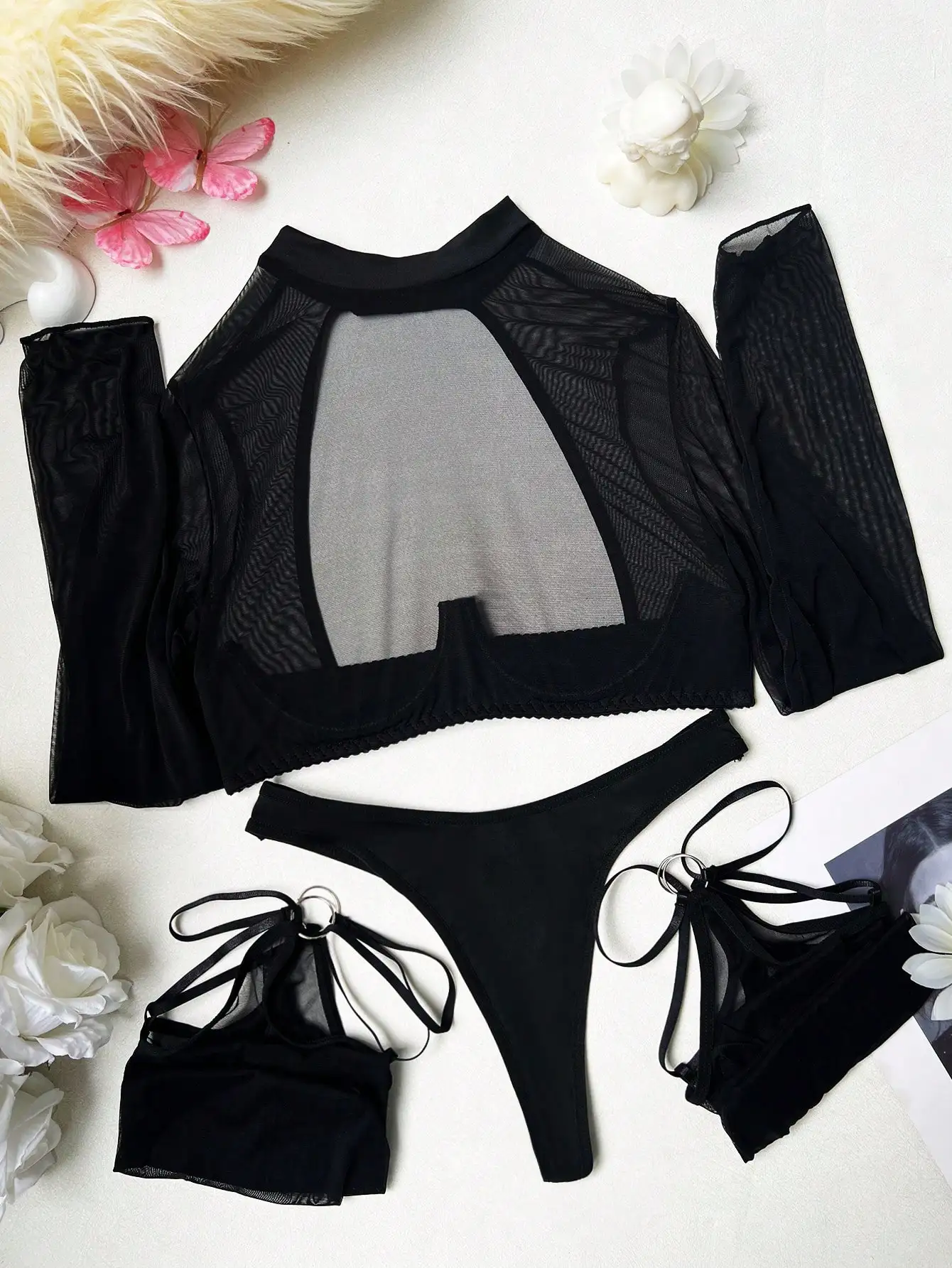 

Прозрачный комплект из топа с длинными рукавами и трусиков с чулками