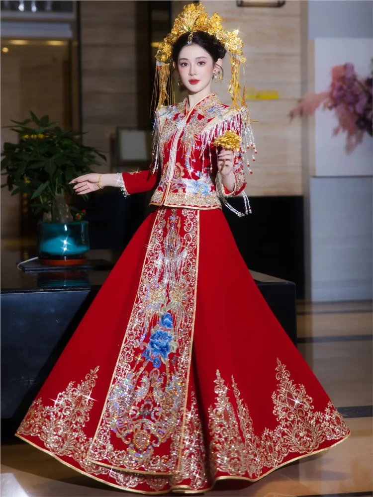 The new velvet wedding dress a Chinese-style gown for brides and toasting are now available
