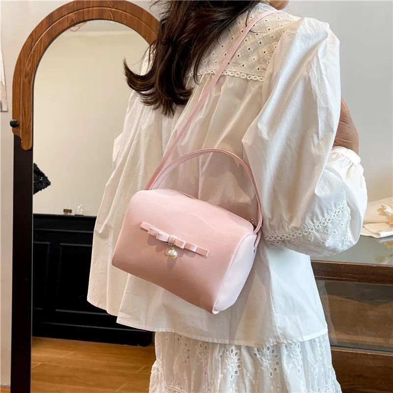 

Women with Small Bags in Hand, New Fashionable Red Envelopes, Mini Chain Messenger Bags.