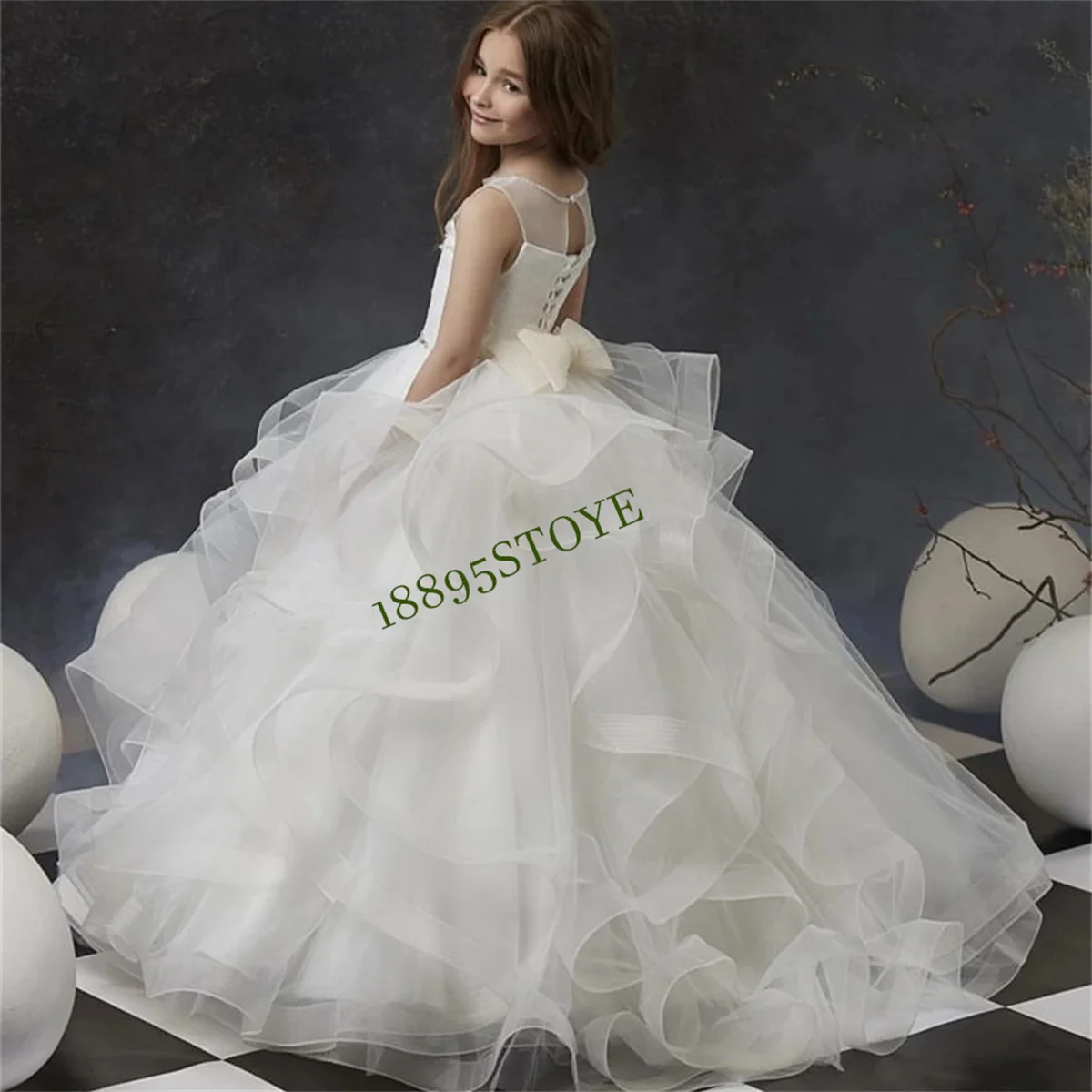 

Elegant White Tulle Ruffles Flower Girl Dresses For Wedding 2023 Sleeveless O-Neck Sparkly Beaded Princess First Communion Gowns