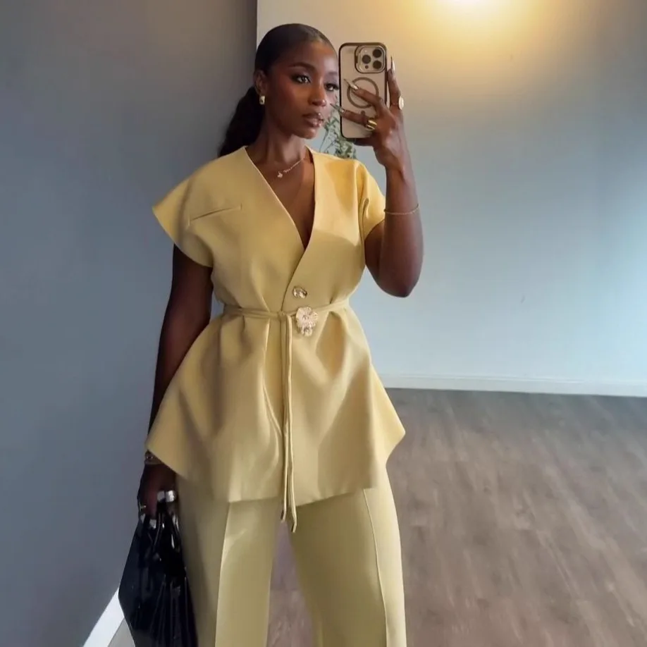 New Women's Sexy and Fashionable Solid Color V-neck Slim Fit Lace Up Sleeveless Top and Wide Leg Pants Set