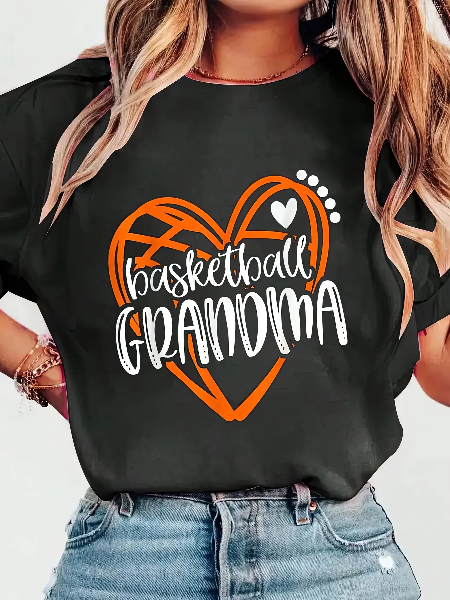 Camiseta con estampado gráfico de abuela de baloncesto para mujer, camiseta informal de manga corta Harajuku con diseño de corazón naranja, verano, color negro