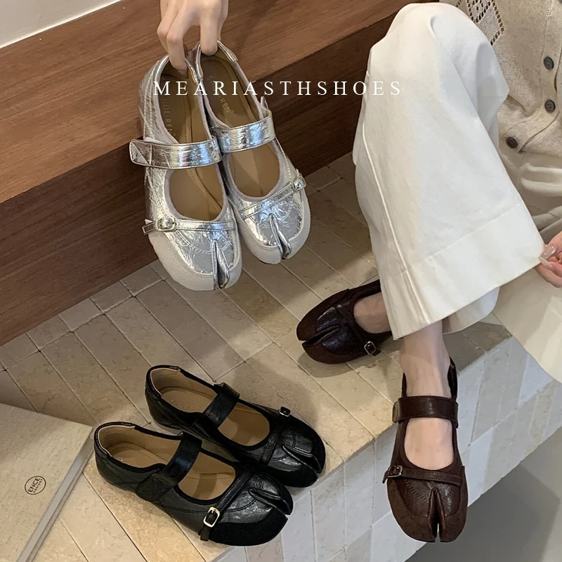 

Women's Mary Jane Split Toe Shoes New Spring Patent Leather Retro Hidden Heel Comfort Loafers Flat Heel Dress Tabi Shoes Female