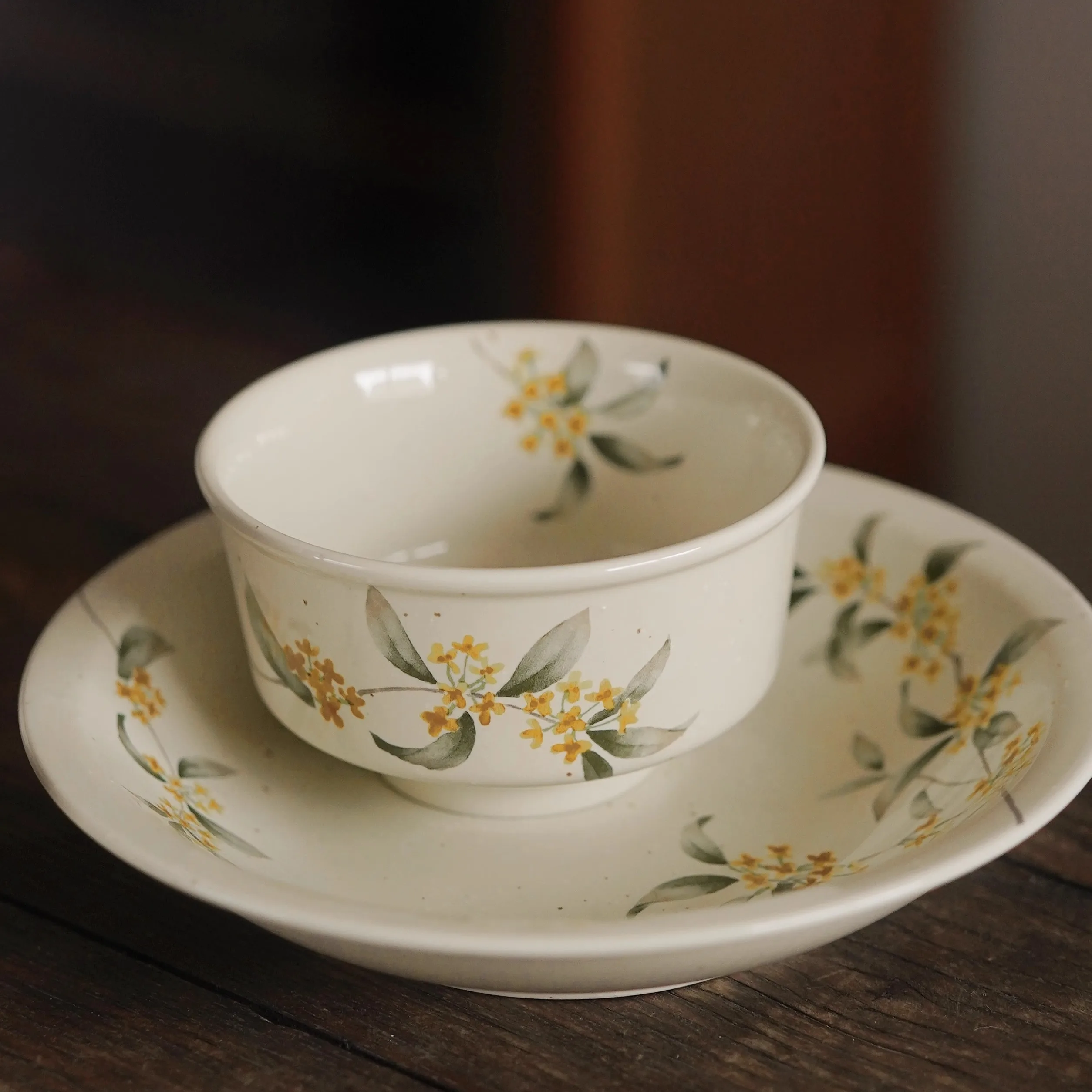 

Керамическая миска с желтым цветочным принтом, 4,7 дюйма, шикарные миски для риса, домашняя кухня, повседневная прочная посуда для торта, десерта, столовая посуда