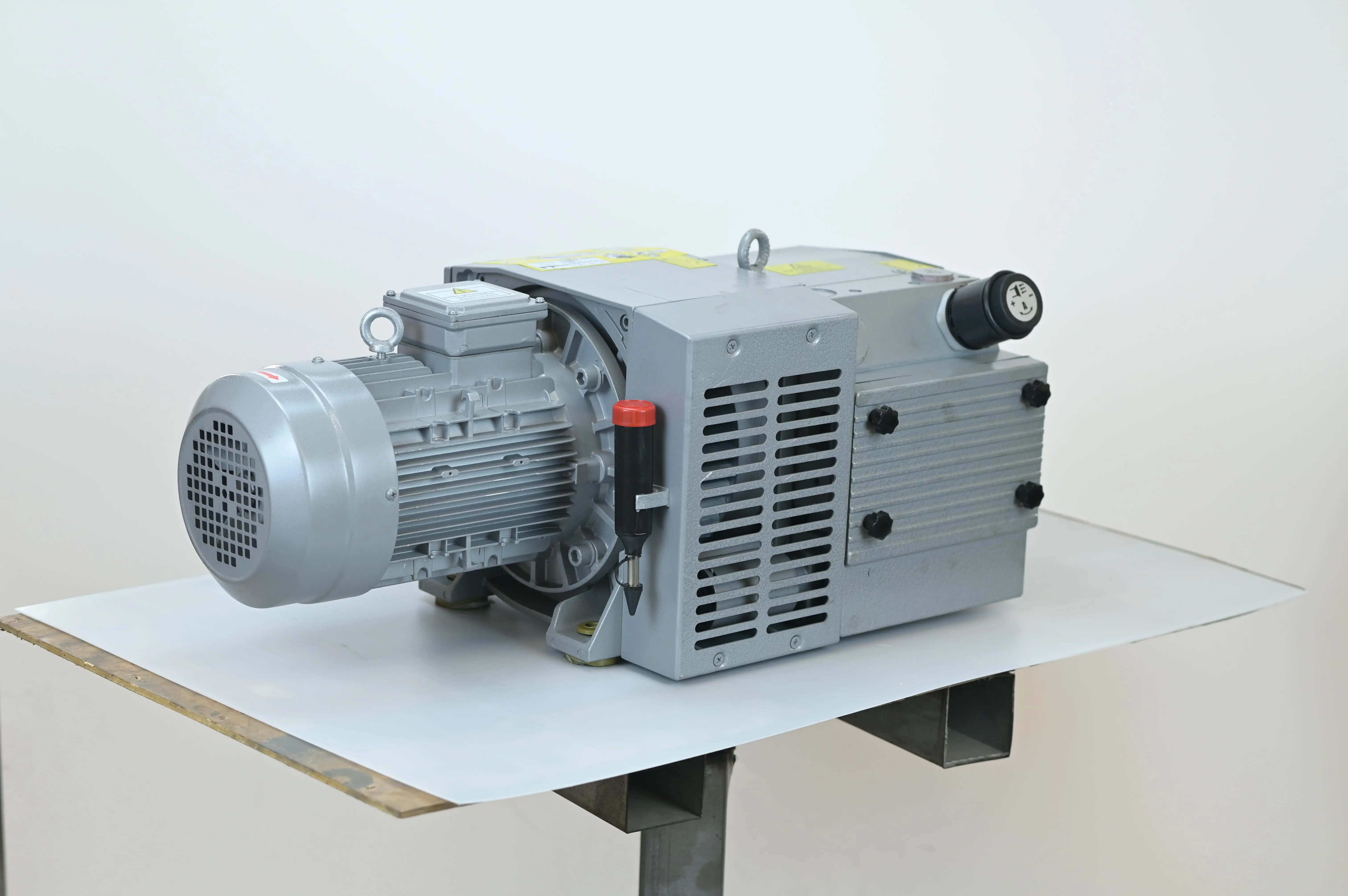 AIROW KVF60  2.2KW 60m³/h -80Kpa Oil Free Dry Rotary Vane Vacuum Pump for Small CNC Worktable and Laboratory