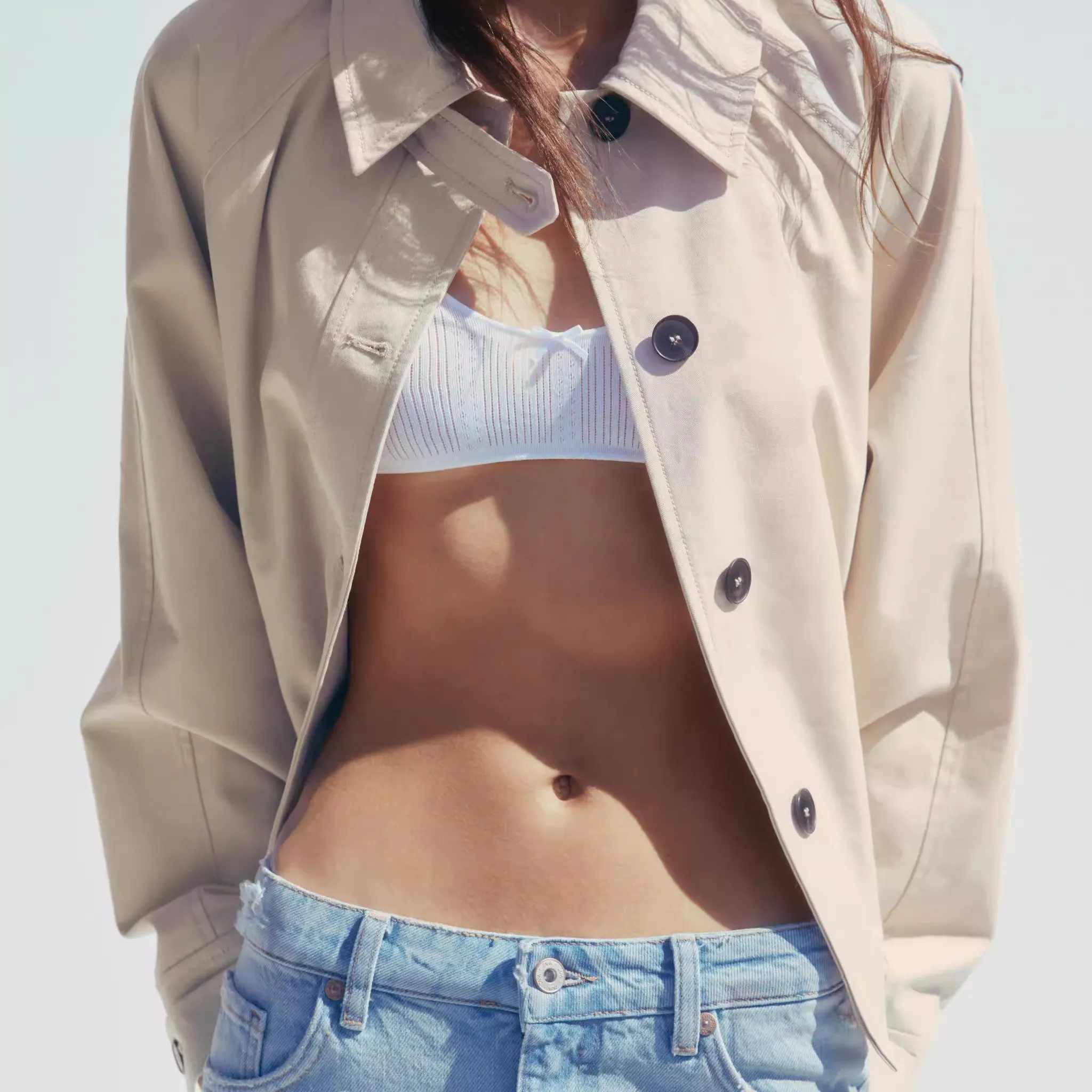 Nowa damska kurtka TRF na lato 2025 z paskiem, długa, z wywijanym kołnierzem, wiatrówka, do pracy, luźny krój, inne materiały.