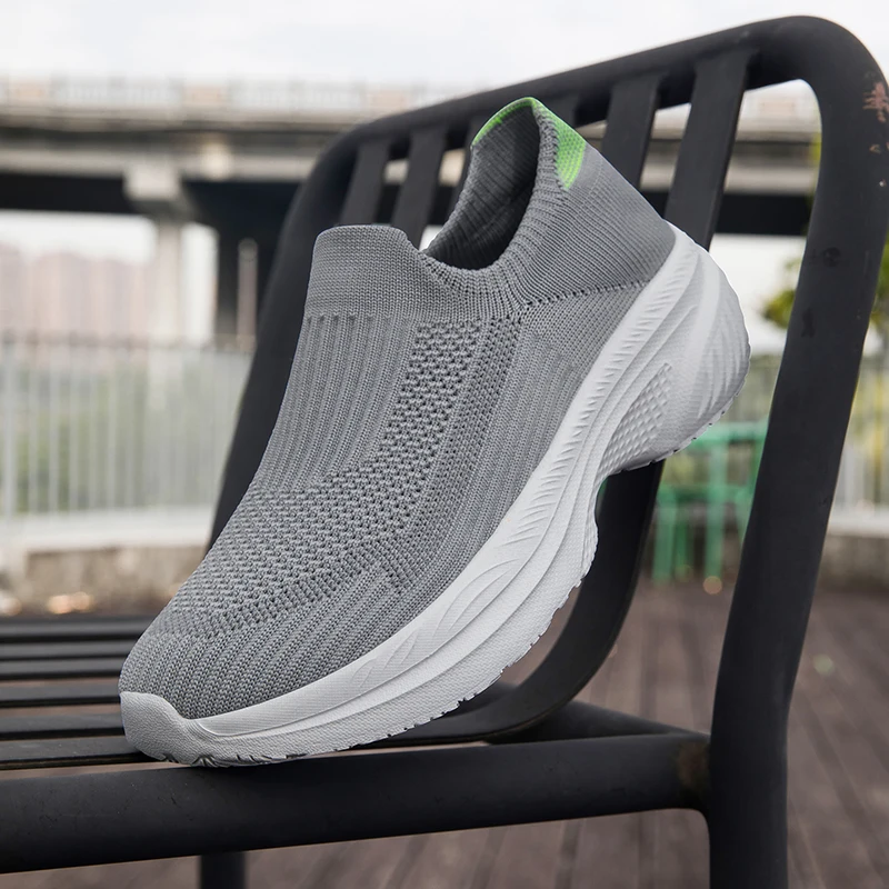 New wide-toe, thick-soled height-boosting walking shoes, breathable fly-knit mesh, easy slip-on, casual sports shoes for moms
