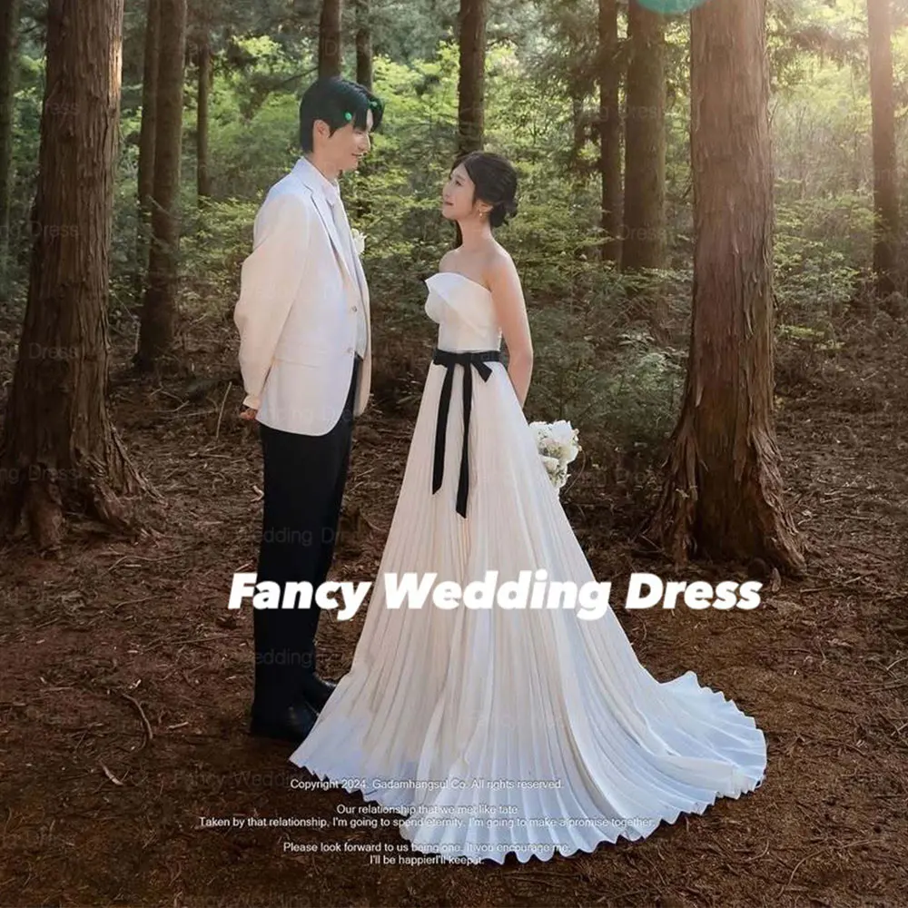 

Fancy Elegant Strapless Wrinkle Korea Wedding Dress With Black Silk Ribbon Evening Gown Back Zip Customized