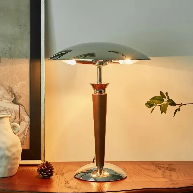 Solid Wood Antique Led Floor Lamp Living Room Sofa Atmosphere Light Retro High-end Luxury Homestay Bedroom Study Table Lighting