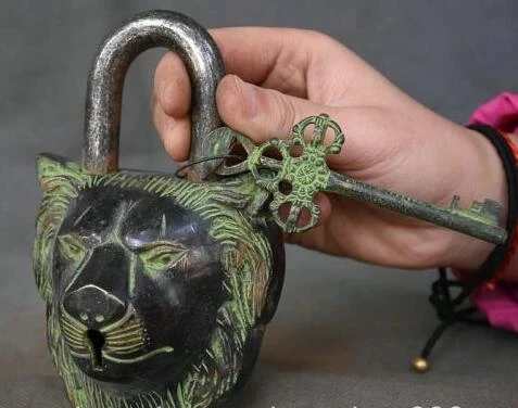 free shipping 12.5cm Collect Rare Old Chinese Ancient Bronze Animals Lion Head Door Key Lock