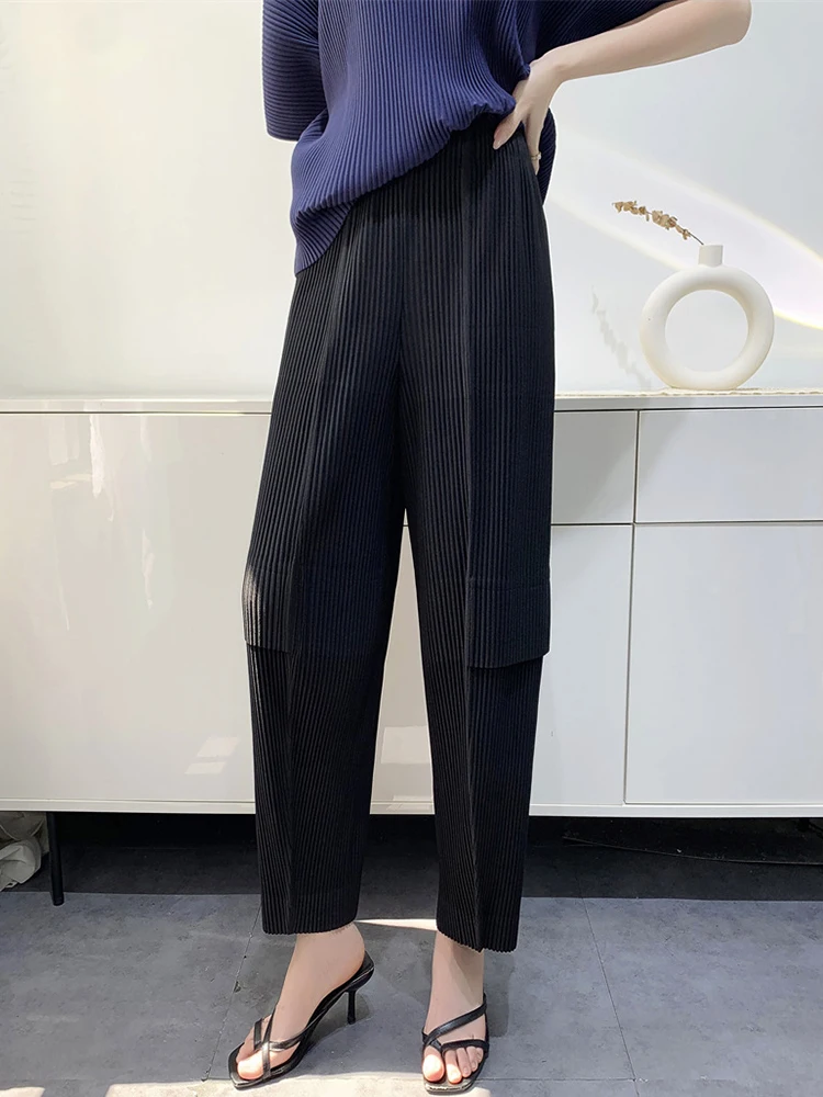 GVUW Pleated Pencil Pants Women Elastic Waist Pockets Solid Color New 2024 Niche Design Autumn Female Casual Trousers 17G7910