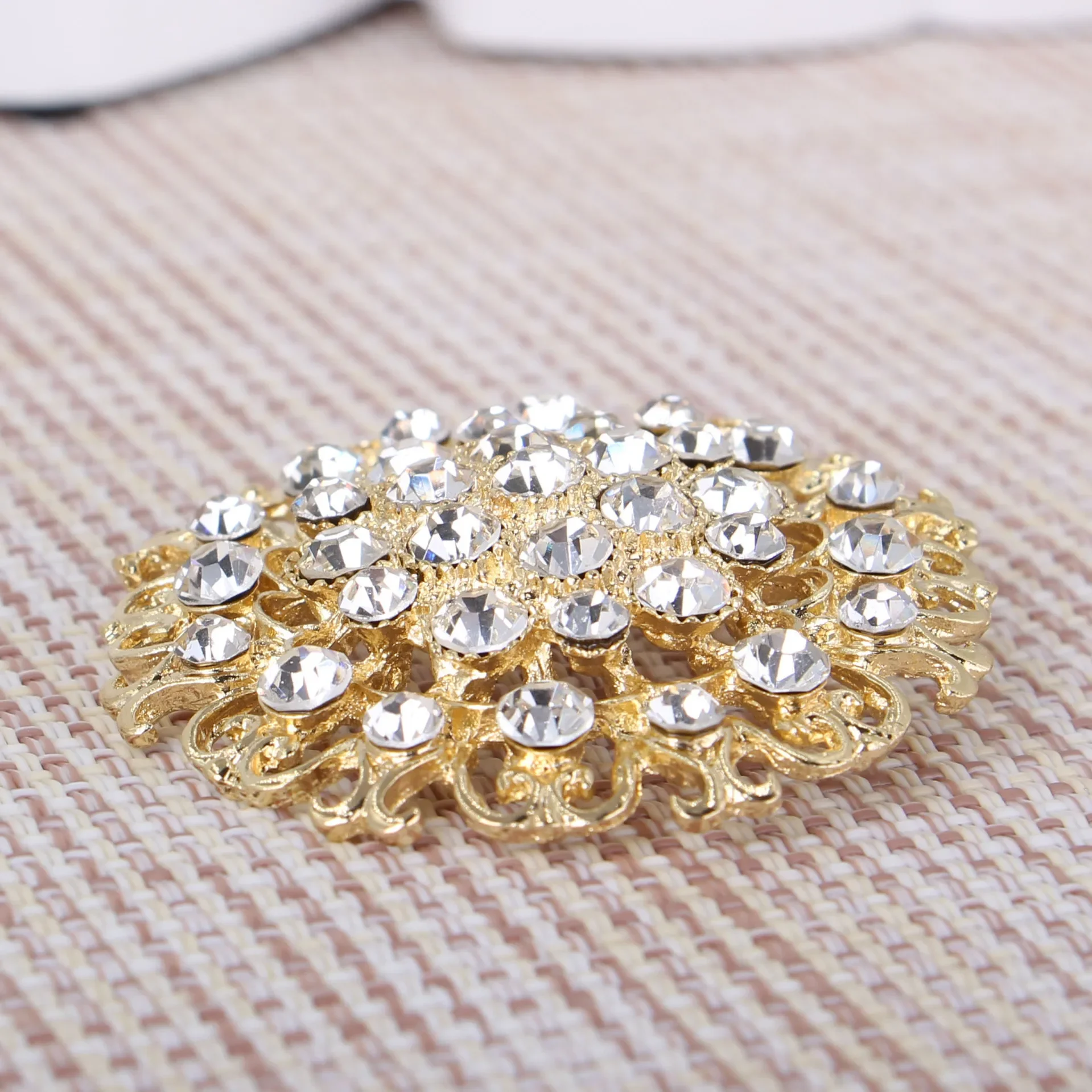 New 2 Pcs/bag Round Diamond Flower Shape Brooch DIY Simple Joker Clothing Scarf Decoration Accessories