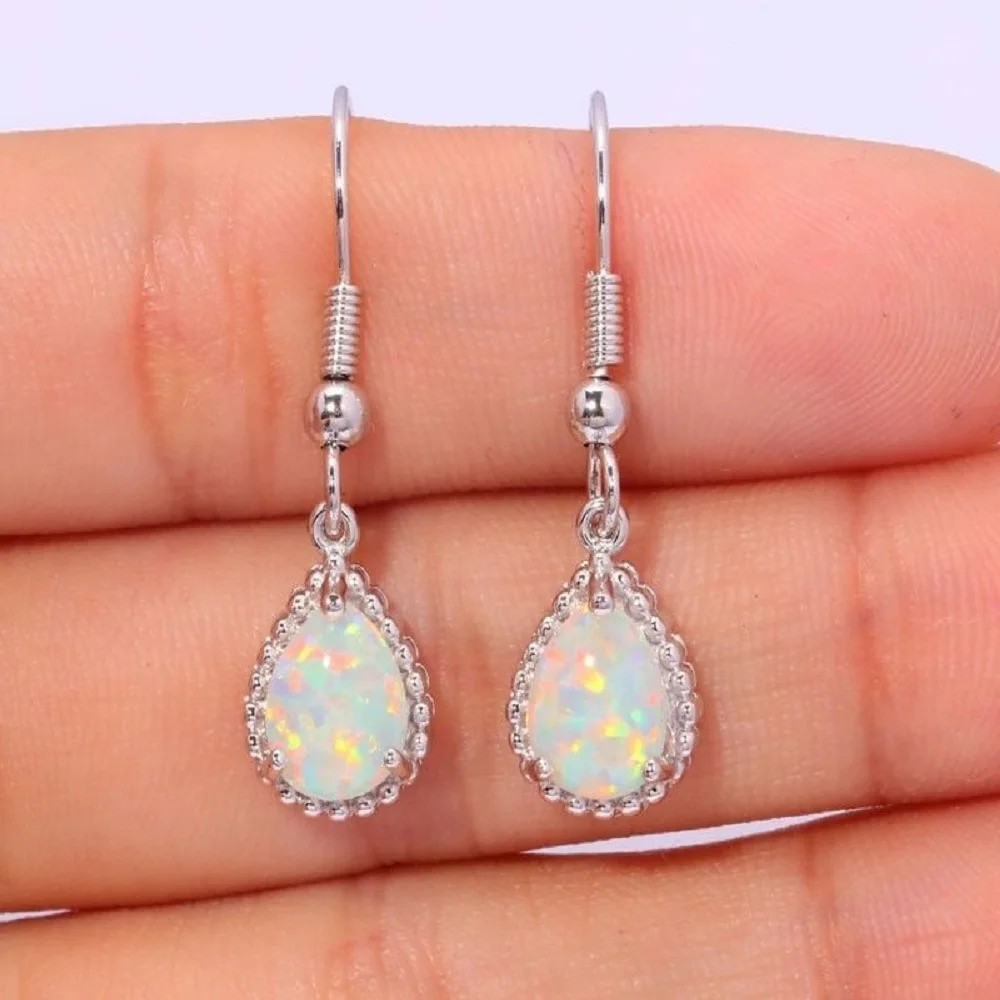 Opal opal earrings, European and American fashion artificial opal women's ear jewelry is very suitable for special occasions such as banquets, proms, parties, etc. It is the perfect accessory to enhance the overall shape, both bold and fashionable. "