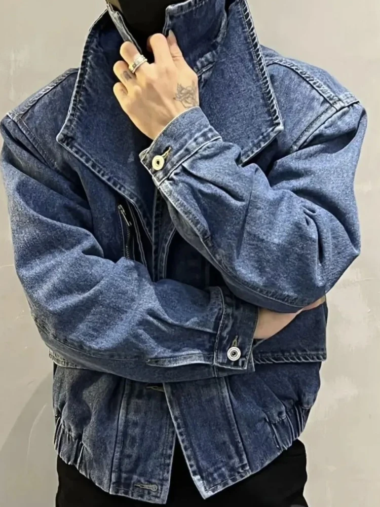 Immagine 5: Giacca di jeans corta da uomo, nuova collezione primavera/autunno, design premium, effetto due pezzi, con doppio colletto e inserti.