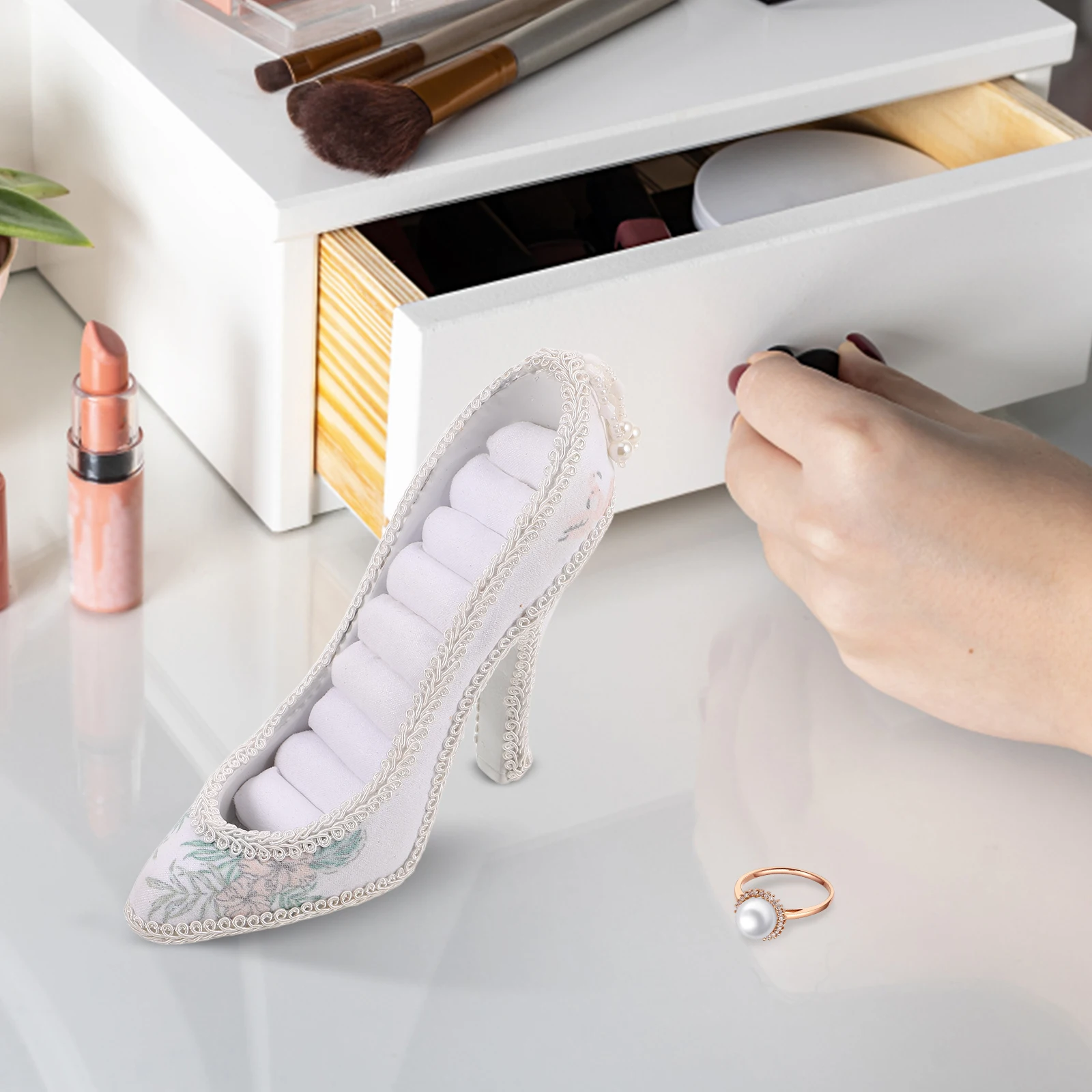 

Ladder Jewelry Display Stand High Heel Shape Organizer for Rings Earrings Storage Resin Material Home Decor Unique Design