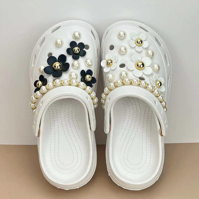 New Sweet Cute Girly Hole Shoe Charms Designer Elegant Vintage Pearl Shoe Jewelry All-match Flower Shoe Charms for Hot Sale