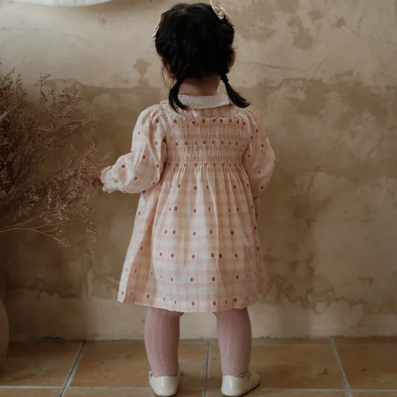 فستان Ins Kids Boutique للفتيات باللون الوردي الفرنسي الحلو من القطن الممشط بياقة الدمية الحلوة للأطفال ملابس الفتيات على شكل زهرة للتدخين