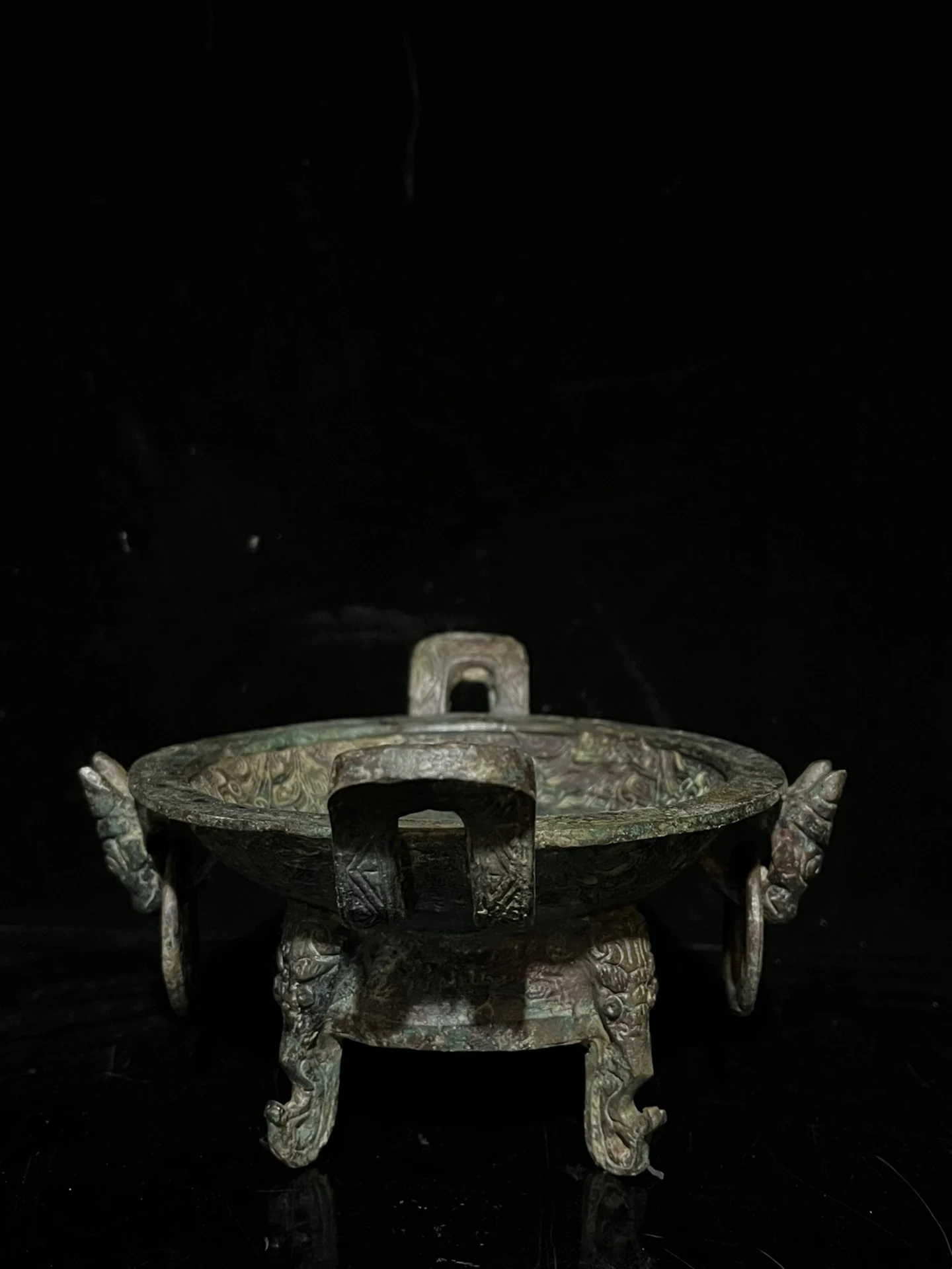 Old bronze A small treasure pot with red copper spots and green rust. statue,Collection&Adornment